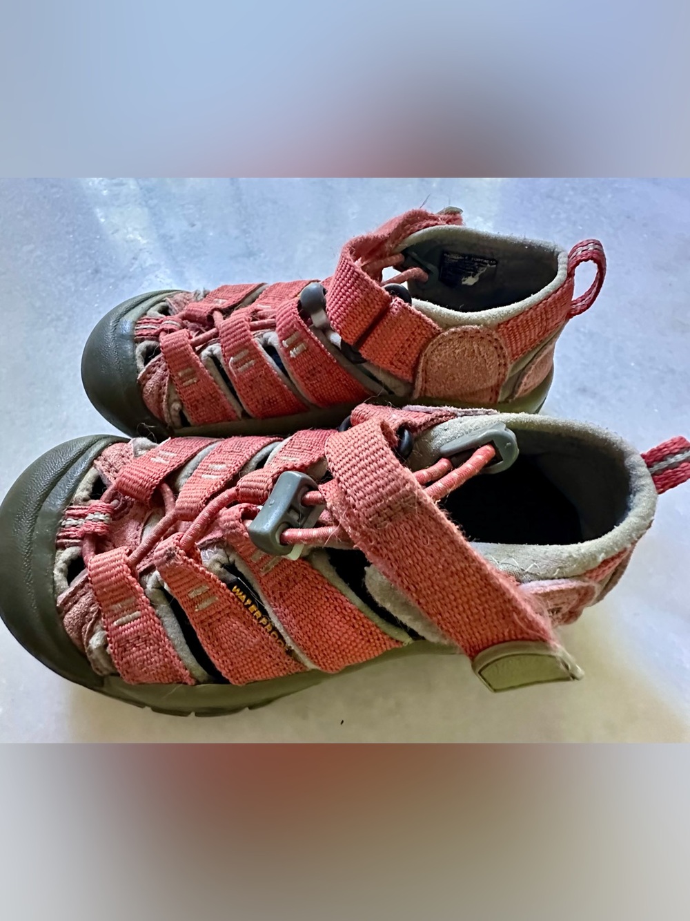 KEEN Newport H2 Kids Salmon Hiking Water Sandals Size 10 (Size 27/28 EU)